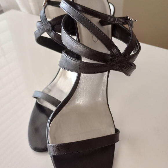 Also heels - Picture 2 of 3